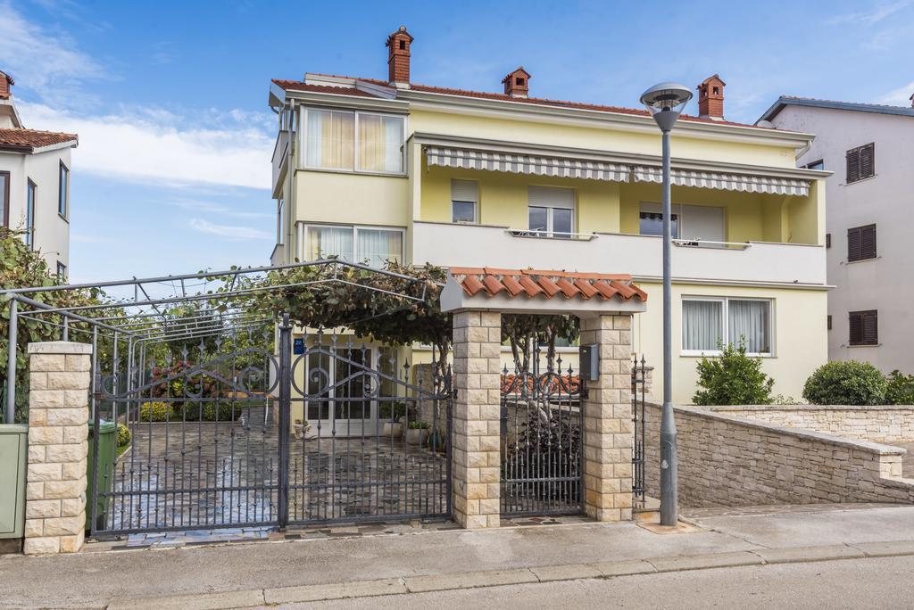 Alto Apartments Умаг Екстериор снимка