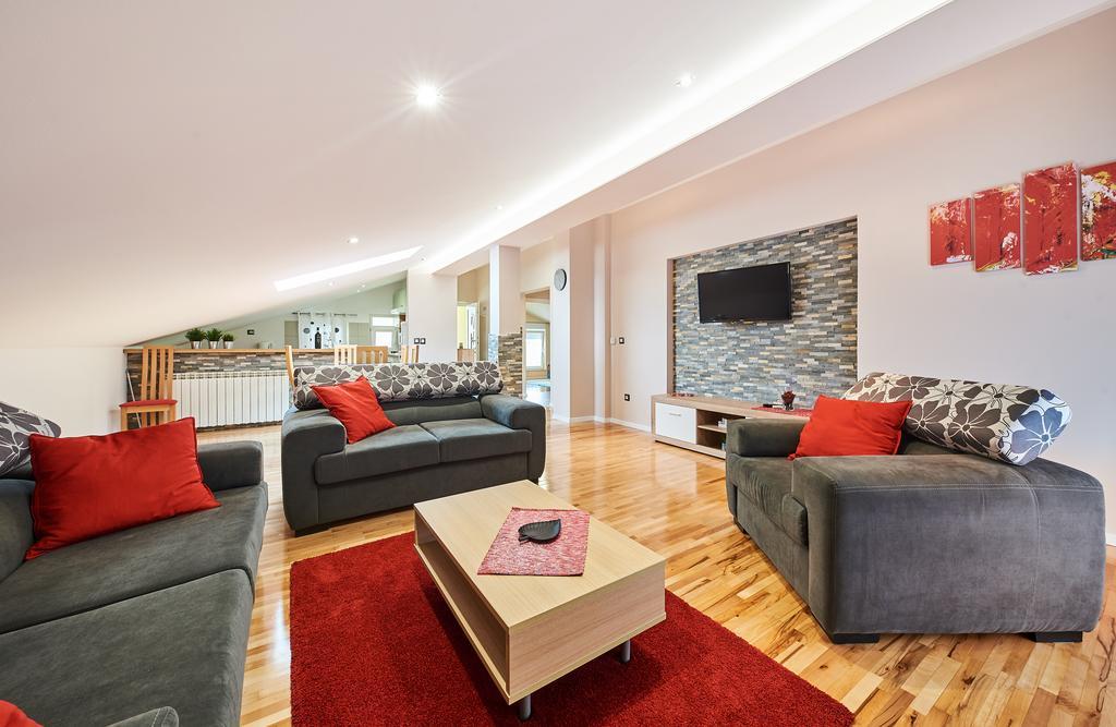 Alto Apartments Умаг Екстериор снимка